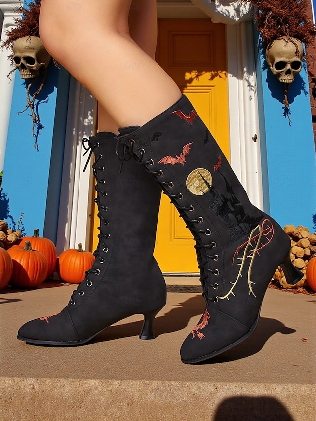  Dámské gotické halloweenské vyšívané šněrovací boty - vintage styl černého kostýmu čarodějnice z roku 1900, podpatky do půli lýtek pro cosplay, večírky a tematické akce