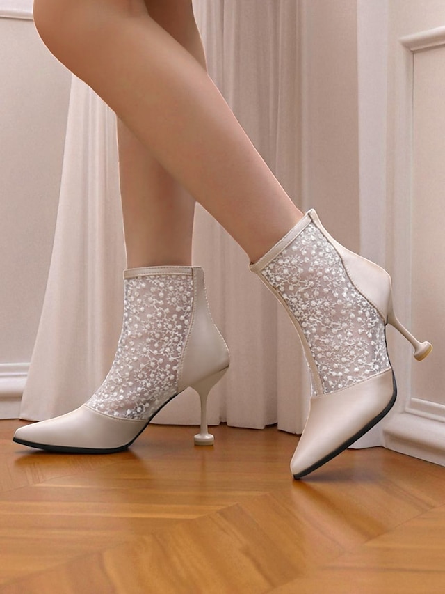  Beige Damenstiefeletten mit Absatz aus Spitze und Kunstleder – elegante Brautstiefel mit spitzer Spitze und floraler Spitze für Hochzeiten, formelle Veranstaltungen und besondere Anlässe