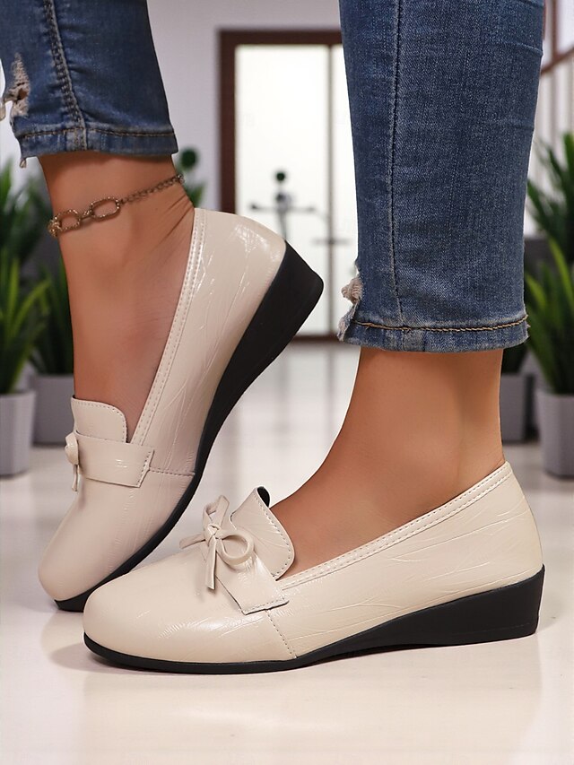  Cremefarbene Loafer aus Kunstleder für Damen – bequeme Slipper mit Schleife und Keilabsatz, lässig-elegante Schuhe fürs Büro, zum Einkaufen und für den Alltag