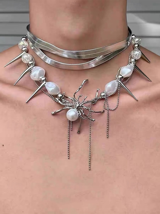  Dámský halloweenský náhrdelník s pavoučím motivem – gothic punkový design ze slitiny a imitace perel s hroty a řetízky, výrazná bižuterie na párty, cosplay a strašidelný večer.