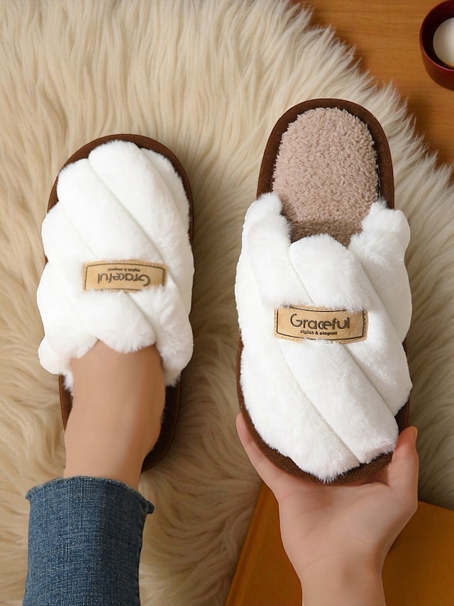  Chaussons en fausse fourrure pour femme – chaussures d'intérieur ultra douces pour le confort hivernal, la détente dans la chambre et la lecture détendue