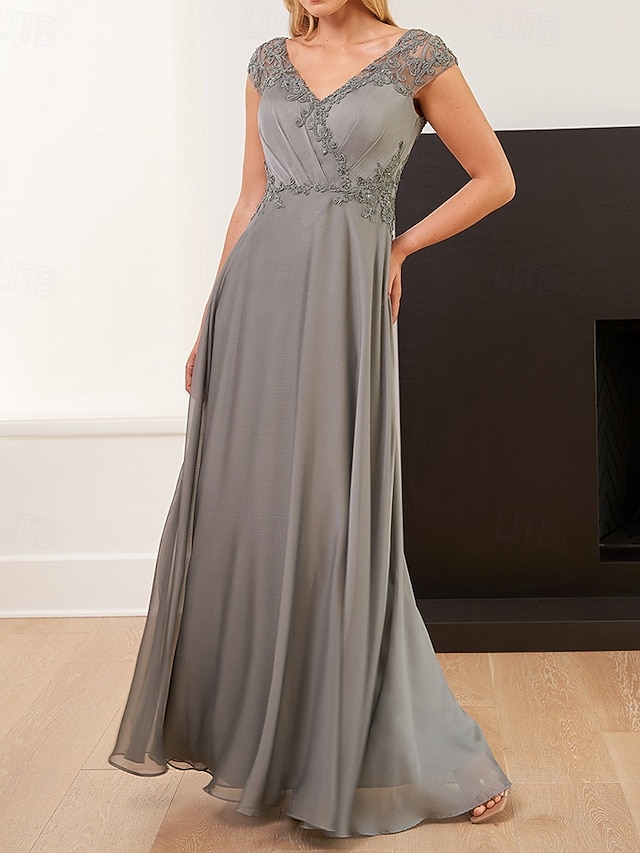  Florales besticktes A-Linien Mutter der Braut Kleid Elegant Einfach Minimalistisch V-Ausschnitt Bodenlang Chiffon Satin Cap Ärmel mit Kordelspitzenapplikation