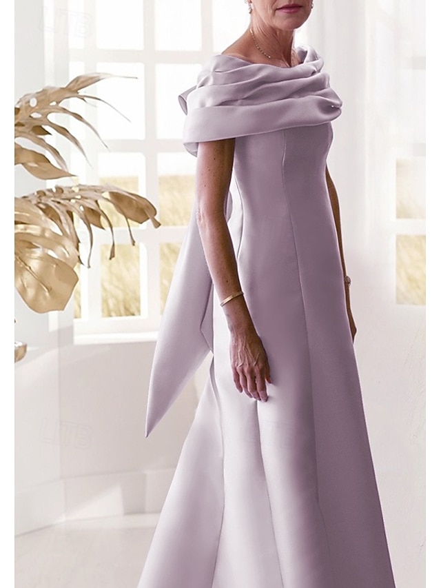  A-linje Gulvlang Formel kjole Aftenkjole Uden ærmer Skulderfri Elegant Formel Satin Kjole til brudens mor med Sløjfe(r) Plissé
