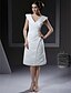 זול שמלות כלה-נסיכה גזרת A שמלות חתונה צווארון V באורך  הברך סאטן ללא שרוולים שמלות לבנות קטנות עם אסוף 2020