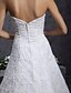Χαμηλού Κόστους Νυφικά Φορέματα-Αίθουσα Φορεματα για γαμο Γραμμή Α Στράπλες Αμάνικο Ουρά μέτριου μήκους Δαντέλα Νυφικά φορέματα Με Δαντέλα Χάντρες 2024