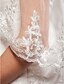 Недорогие Свадебные вуали-Один слой Кружевная кромка Свадебные вуали Фата до локтя с Аппликации 31.5 (80 см) Кружева / Тюль Платье-трапеция, бальное платье, платье-принцесса, платье-чехол, платье-русалка
