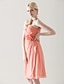 זול שמלות שושבינה-מעטפת \ עמוד סטרפלס לב (סוויטהארט) באורך  הברך שיפון שמלה לשושבינה  עם פרח אסוף בד בהצלבה על ידי LAN TING BRIDE®