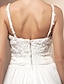 preiswerte Hochzeitskleider-A-Linie Hochzeitskleider U-Ausschnitt Pinsel Schleppe Chiffon Spaghettiträger Formal mit Gerafft Blume 2021