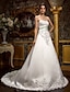 זול שמלות כלה-גזרת A לב (סוויטהארט) שובל קתדרלה תחרה מעל סטאן שמלות חתונה עם חרוזים / אפליקציות / סרט על ידי LAN TING BRIDE®