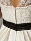 olcso Menyasszonyi ruhák-A-vonalú / Hercegnő Illúziós nyakpánt Földig érő Csipke / Szatén Egyéni esküvői ruhák val vel Gyöngydíszítés / Rátétek / Pántlika / szalag