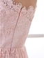 billige Brudepigekjoler-A-linje Etskuldret Knælang Blondelukning Brudepigekjole med Bælte / bånd