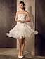 olcso Menyasszonyi ruhák-A-vonalú Esküvői ruhák Pánt nélküli Térdig érő Organza Pánt nélküli Formális Alkalmi Ragyogó &amp; csillogó val vel Ráncolt Gyöngydíszítés Rátétek 2021