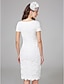 preiswerte Hochzeitskleider-Etui-/Säulen-Brautkleider, U-Boot-Ausschnitt, knielang, Spitze, kurze Ärmel, kleines weißes Kleid mit Schärpe/Band mit Pailletten