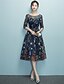 Χαμηλού Κόστους Φορέματα ειδικών περιστάσεων-Γραμμή Α Αντιλαμβάνομαι Φόρεμα Κοκτέιλ Πάρτι Κάτω από το γόνατο Μισό μανίκι Λαιμός σέσουλα Δαντέλα με Ζώνη / Κορδέλα Κέντημα 2022