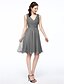 זול שמלות שושבינה-גזרת A שמלה לשושבינה  צווארון V ללא שרוולים אלגנטית קצר \ מיני שיפון עם קפלים 2022