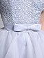 Χαμηλού Κόστους Φορέματα Παρανύμφων-Βραδινή τουαλέτα Bateau Neck Μέχρι το γόνατο Δαντέλα Φόρεμα Παρανύμφων με Φιόγκος(οι) με LAN TING BRIDE®