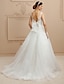 זול שמלות כלה-שמלות חתונה גזרת A צווארון V רצועות רגילות שובל קורט תחרה שמלות כלה עם פפיון(ים) אפליקציות 2023
