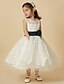 preiswerte Kleider für die Blumenmädchen-A-Linie Knie-Länge Blumenmädchenkleid Süßes Ballkleid Spitze mit Schärpe / Band Fit 3-16 Jahre