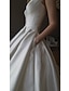 זול שמלות כלה-סגנון רויאל רשמי שמלות חתונה נשף צווארון מרובע ללא שרוולים שובל כנסייה (צ&#039;אפל) סאטן שמלות כלה עם צבע אחיד 2024