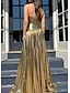 billige Ballkjoler-a-line metallic gull ballkjoler korsetter kjole formell feie / børstetog ermeløs stroppeløs sateng med folder splitt 2024