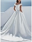 Χαμηλού Κόστους Νυφικά Φορέματα-Φορεματα για γαμο Βραδινή τουαλέτα Ώμοι Έξω Λαιμόκοψη V Κανονικοί ιμάντες Μακριά ουρά Σατέν Νυφικά φορέματα Με Πλισέ Πιασίματα 2024