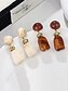 abordables Pendiente de mujer-Pendientes colgantes de resina y aleación para mujer con cuentas rojas y detalles dorados, joyas elegantes para ocasiones especiales y uso diario.