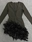 billige Kjoler til gammel elev-festen-Sheath Homecoming Kjoler Elegant Kjole Ferie Homecoming Kort  Mini Lange Ærmer V-Hals Polyester med Fjer Kjole til at imponere