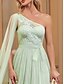 abordables Robes de demoiselle d&#039;honneur-Robes de mariage vertes A-Line avec appliques en dentelle à une épaule sans manches longueur de sol en chiffon robes de mariée avec détails froncés