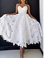 abordables Robes de cocktail-Robe cocktail A-Ligne Élégante Robe de douche nuptiale Robe d&#039;invité de mariage blanche Longueur midi Sans manches Col cœur Appliqué en dentelle florale