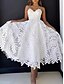 abordables Robes de cocktail-Robe cocktail A-Ligne Élégante Robe de douche nuptiale Robe d&#039;invité de mariage blanche Longueur midi Sans manches Col cœur Appliqué en dentelle florale
