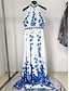 billige Lange kjoler og gowns-A-Line Quinceanera kjoler Elegant kjole Bryllup Bryllupsgæst Gulvlængde Uden ærmer Halterneck Chiffon Rygløs med blomsterprint Bryllupsgæst kjole