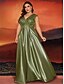billige Semi-formell / Cocktail-A-Linje Plus Size Kjoler Elegant Kurve Kjole Formal Bryllup Gulvlengde Korte Ermer V Hals Sateng Uten Rygg med Feller