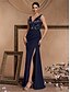 billiga Semi-formell / Cocktail-Mermaid  Trumpet Quinceanera Klänningar Elegant Klänning Formell Bröllop Golvlängd Ärmlös V-hals Satäng Rygglös med Slits