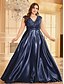 billige Semi-formell / Cocktail-A-Linje Plus Size Kjoler Elegant Kurve Kjole Formal Bryllup Gulvlengde Korte Ermer V Hals Sateng Uten Rygg med Feller