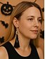 billige Halloween-tilbehør-Øreringe med kranie og kvast til kvinder – gotiske dinglekæde-skeletsmykker til halloween-kostumefester og uhyggelige aftener i byen