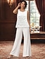 baratos Terninhos de calça da mamãe-Terninho Traje de 3 peças Longo Vestido Para Mãe dos Noivos Sem Manga Barco Pescoço Elegante Tamanhos Grandes Embrulho incluido Formal Convidado do casamento Chiffon com Renda