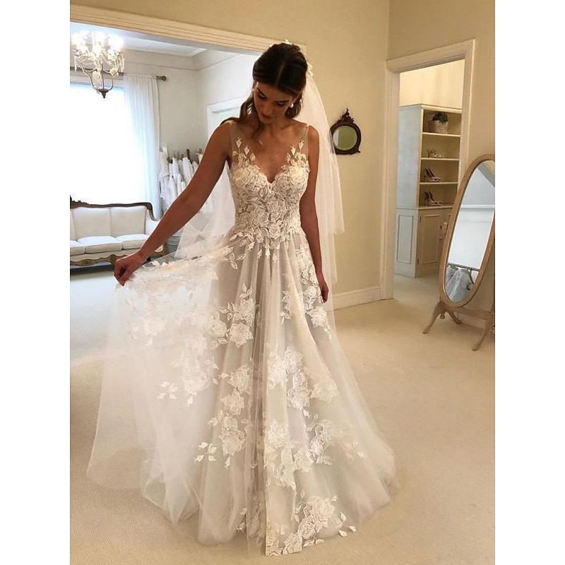 Beach Wedding Beach Boho Wedding Dresses A-Line V Neck Sleeveless Sweep / Brush Train Lace Bridal Gowns With Appliques