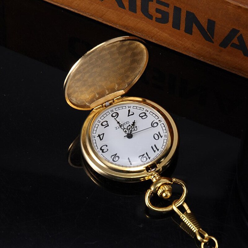 Classic Pattern Vintage Pocket Watch Retro Quartz Pocket Watch With Chain for Men Analog Digital Quartz Vintage Alloy Dial for Graduation Xmas Fathers Day2