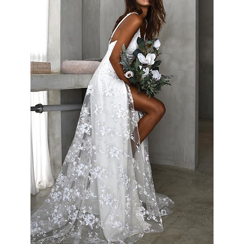 Beach Wedding Dresses A-Line Camisole V Neck Spaghetti Strap Court Train Lace Bridal Gowns With Appliques Split Front2