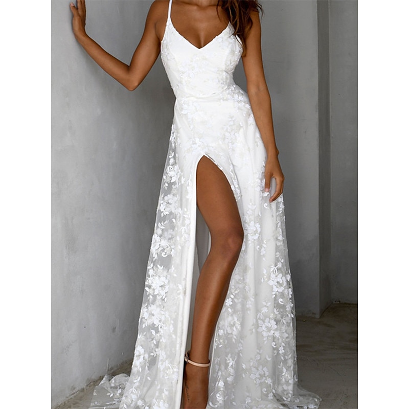 Beach Wedding Dresses A-Line Camisole V Neck Spaghetti Strap Court Train Lace Bridal Gowns With Appliques Split Front