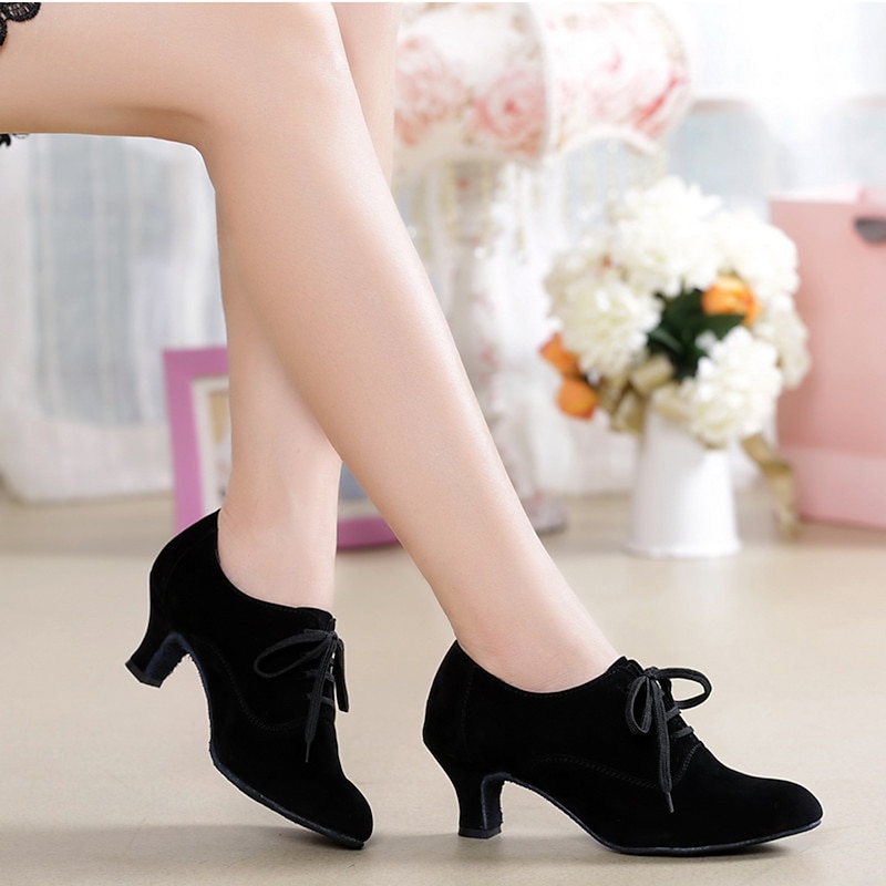 Women's Suede Lace-Up Low Heel Dance Shoes – Elegant Retro Style for Ballroom or Casual Occasions