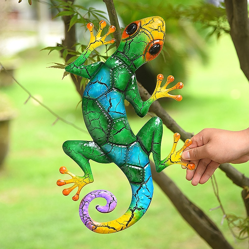 Outdoor Metal Decoration,Gecko Figurine,Hanging Gecko Wall Art Ornaments Lizard Wall Sculptures & Statues Decoration for Home Garden Farmhouse Porch Patio Lawn Fence Backyard