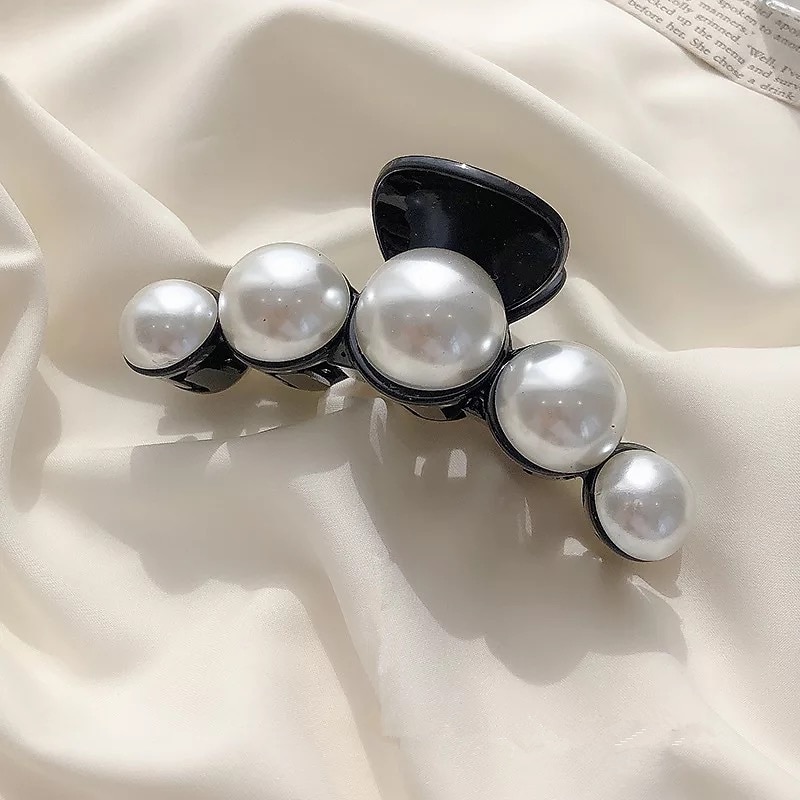 1pc Women's Hair Claws Hair Clip For Street Gift Holiday Head Handmade Plastic White Black3