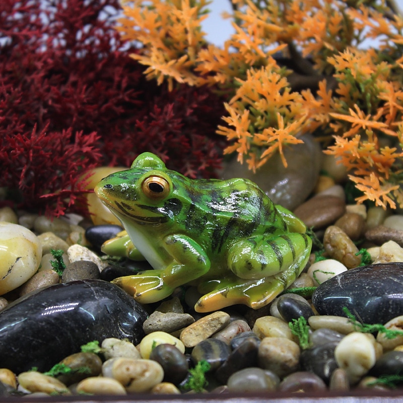 2 Pieces Cute Resin Frog Garden Statue Bonsai Flowerpot Decoration Props for Desk Outdoor Garden Sculpture Decor Ornament3