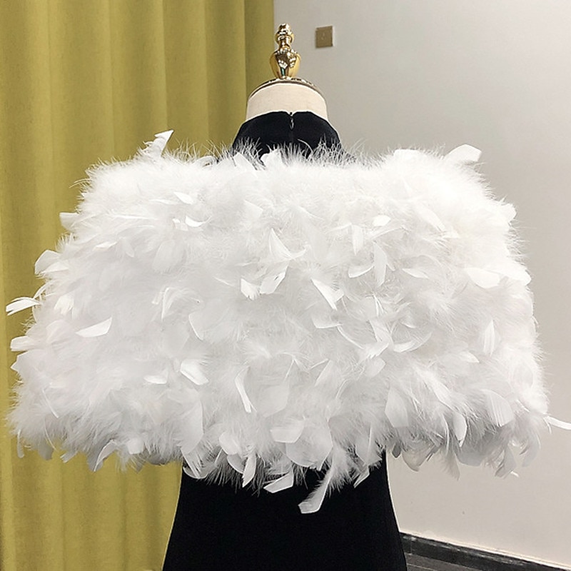 White Faux Fur Wraps Shawls Bolero Bridal's Wraps Ladies Elegant & Luxurious Keep Warm Sleeveless Faux Fur Wedding Wraps With Feathers / Fur For Formal Winter dress to impress2