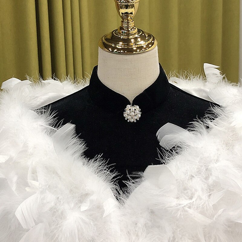 White Faux Fur Wraps Shawls Bolero Bridal's Wraps Ladies Elegant & Luxurious Keep Warm Sleeveless Faux Fur Wedding Wraps With Feathers / Fur For Formal Winter dress to impress3