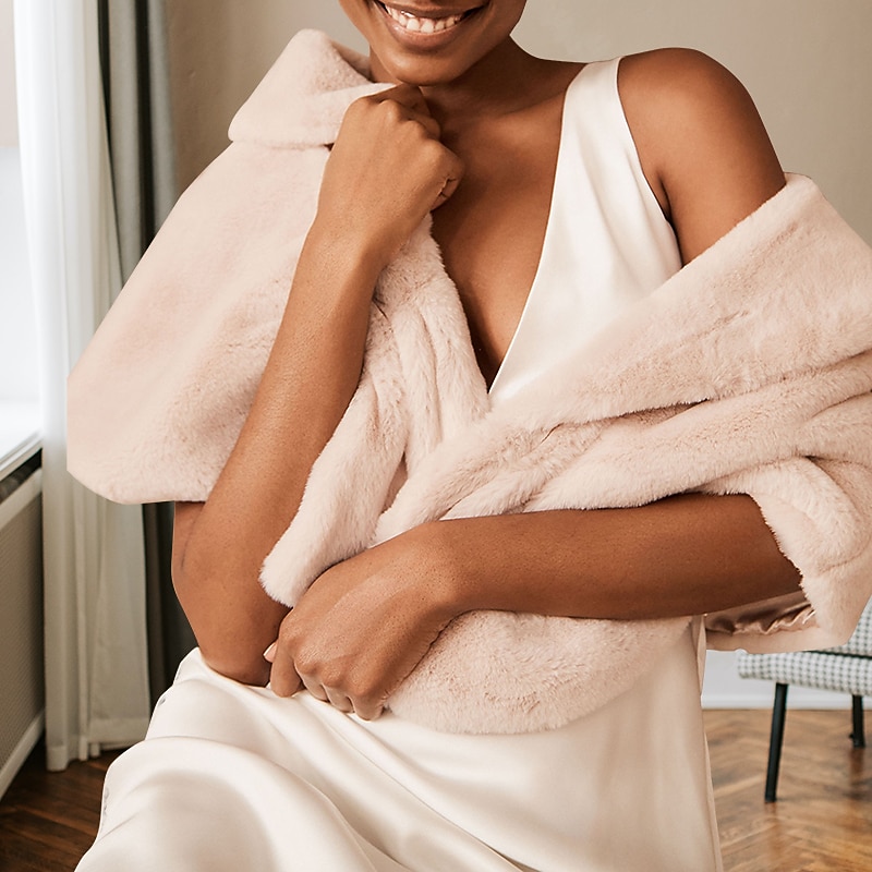 Faux Fur Wraps Shawls Women's Wrap Elegant Keep Warm Sleeveless Faux Fur Fall Wedding Wraps With Pure Color For Wedding Fall