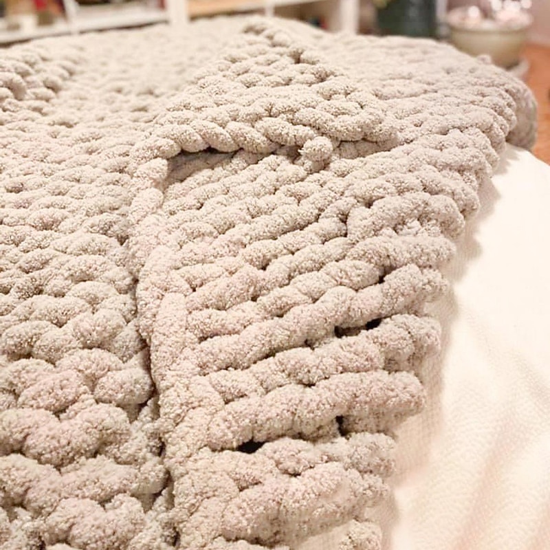 Chunky Knit Throw Blanket Soft Luxury Chenille Yarn Blanket for Farmhouse Boho Decor,Handmade Tight Braided Thick Cable Knit Throw for Bed,Couch,Light Grey2