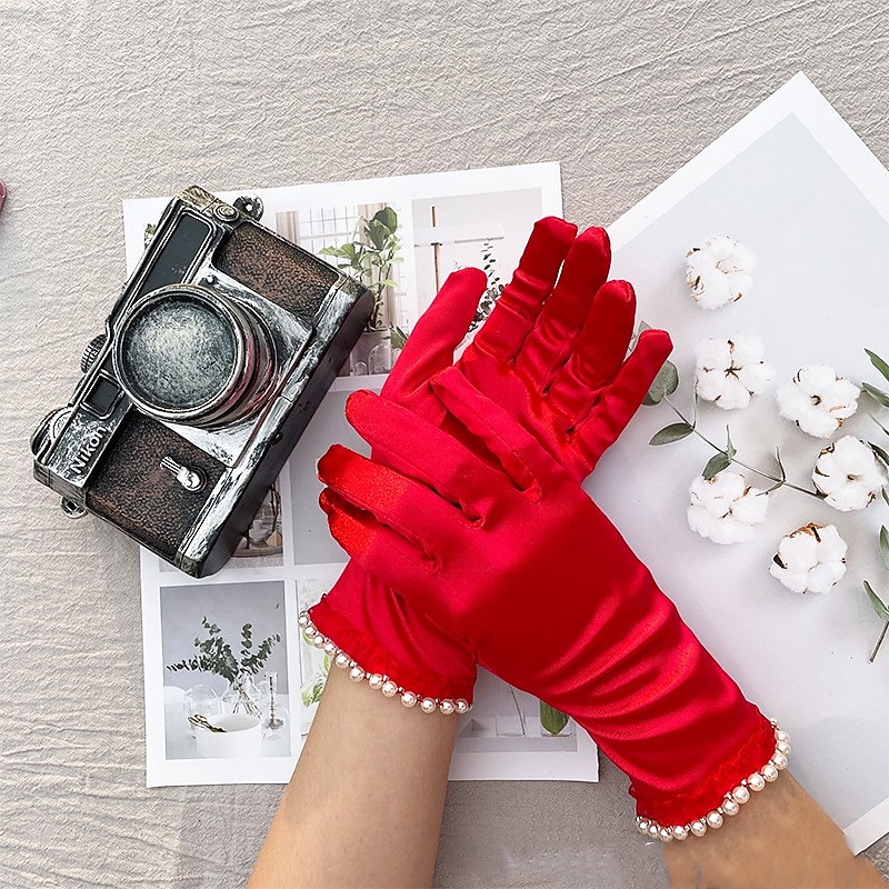 Satin Wrist Length Glove Vintage Style / Elegant With Faux Pearl Wedding / Party Glove2