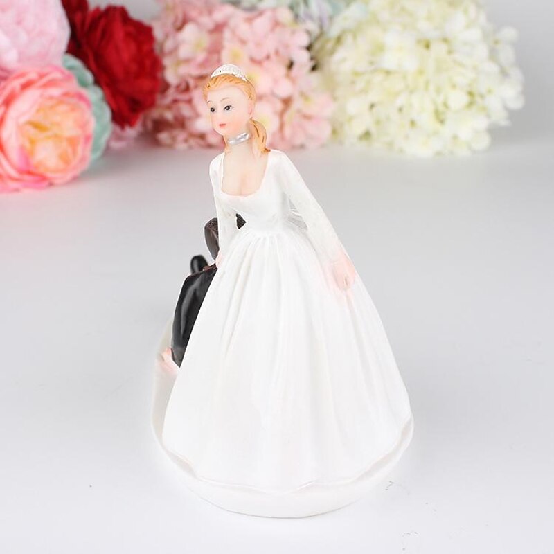 Valentine's Gift Wedding Resin Cake Topper Fashion Cake Topper Dolls Bride and Groom Resin Figurines Ornament Wedding Decor 13*10CM2